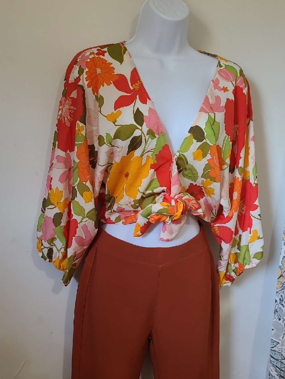 Lush Multi Floral Tie-Front V-Neck Crop Top - Picture 3 of 10